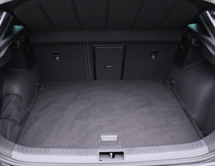 Cupra Formentor SUV / Terénní 2,0 l 228 kw