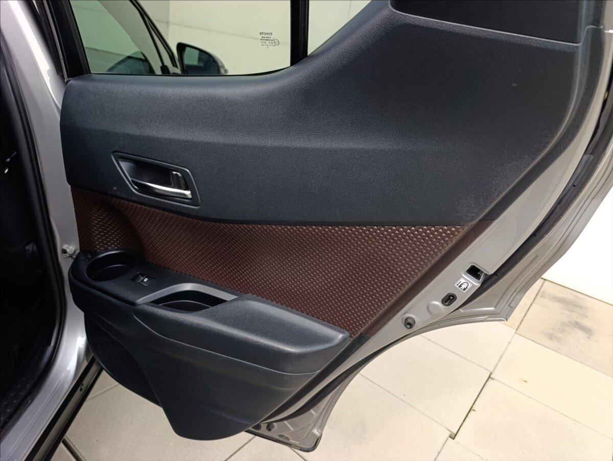 Toyota C-HR Hatchback 1,8 l 72 kw