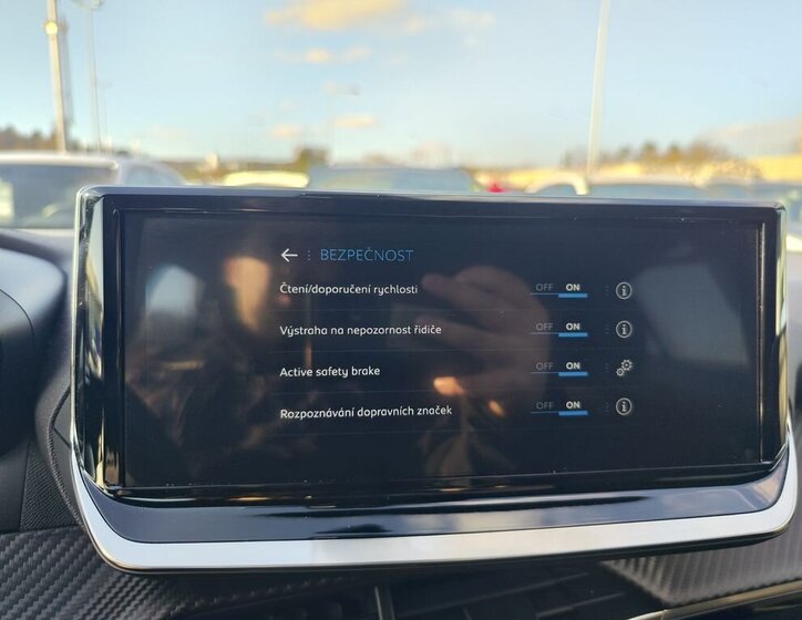 Peugeot 2008 Hatchback 1,2 l 74 kw