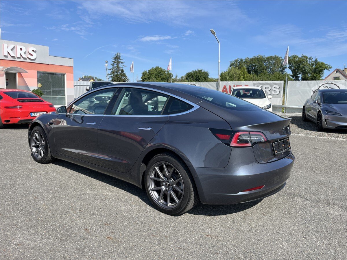 Tesla Model 3 Ostatní 0,0 239 kw
