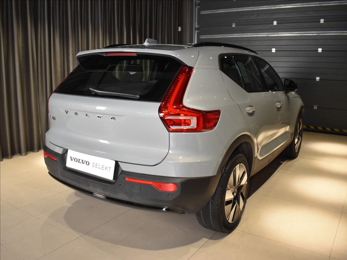 Volvo EX40 SUV / Terénní 0,0 185 kw