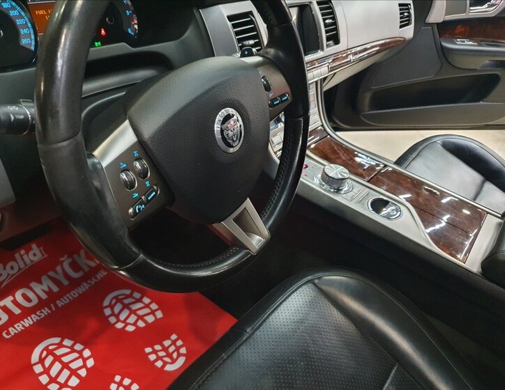Jaguar XF Sedan / Limuzína 3,0 l 202 kw