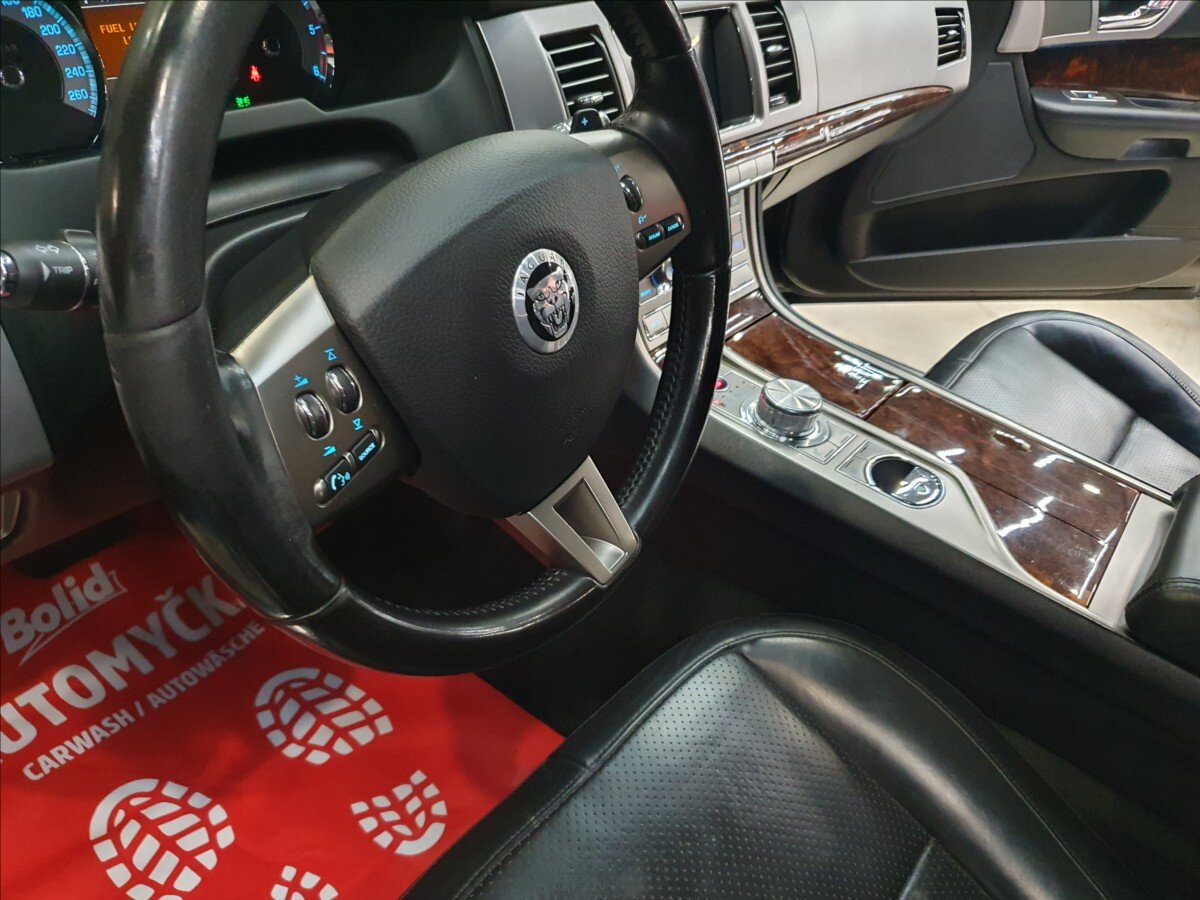 Jaguar XF Sedan / Limuzína 3,0 l 202 kw