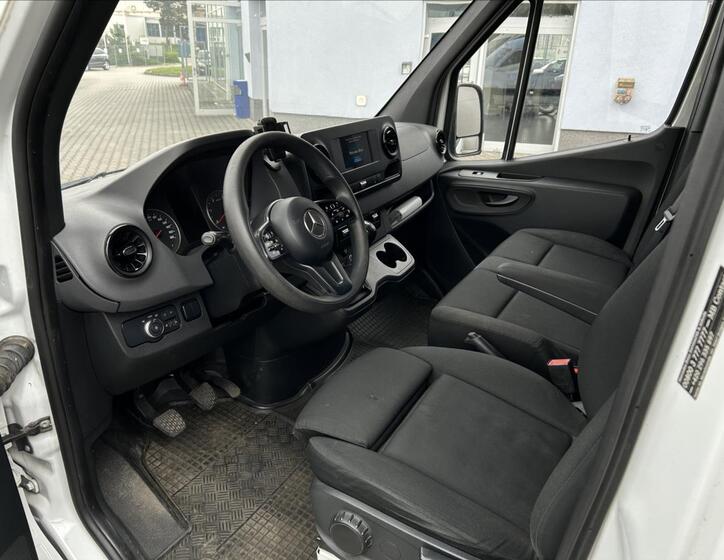 Mercedes-Benz Sprinter 8