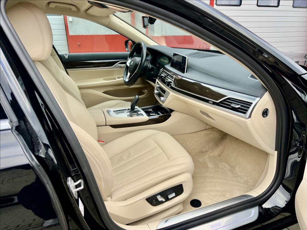 BMW Řada 7 Ostatní 3,0 l 210 kw