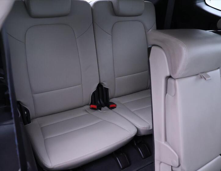 Hyundai Grand Santa Fe 15