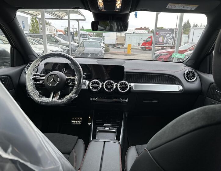 Mercedes-Benz EQB 11