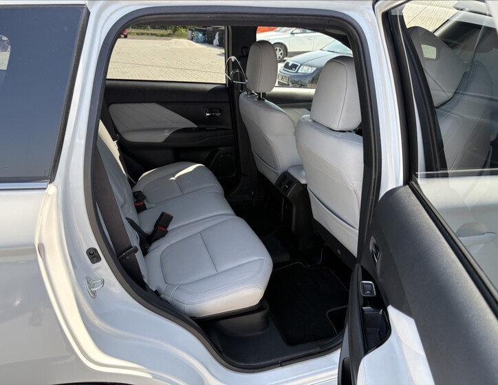 Mitsubishi Outlander 23