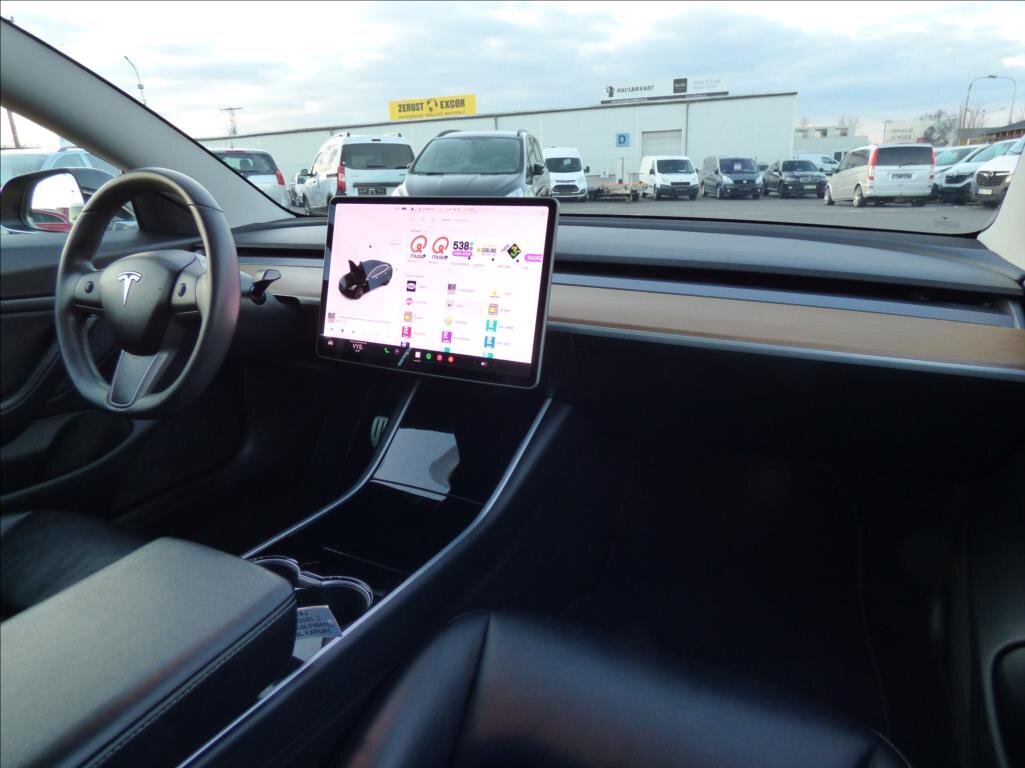 Tesla Model 3 Sedan 0,0 377 kw