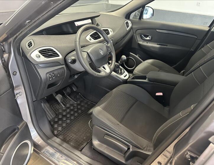 Renault Grand Scénic 9