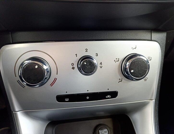 Lancia Delta Hatchback 1,6 l 88 kw