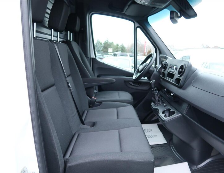 Mercedes-Benz Sprinter 13