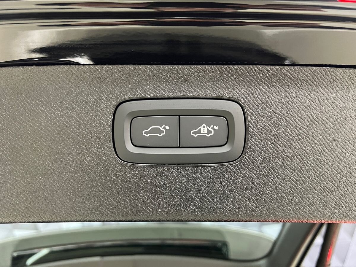 Volvo XC90 SUV / Terénní 2,0 l 335 kw