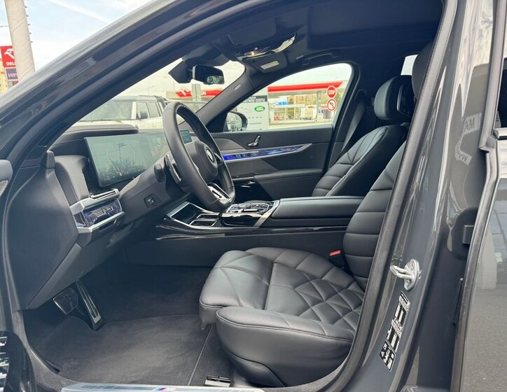 BMW Řada 7 Sedan / Limuzína 3,0 l 210 kw