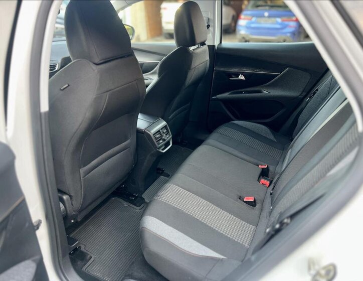 Peugeot 3008 SUV 1,2 l 96 kw