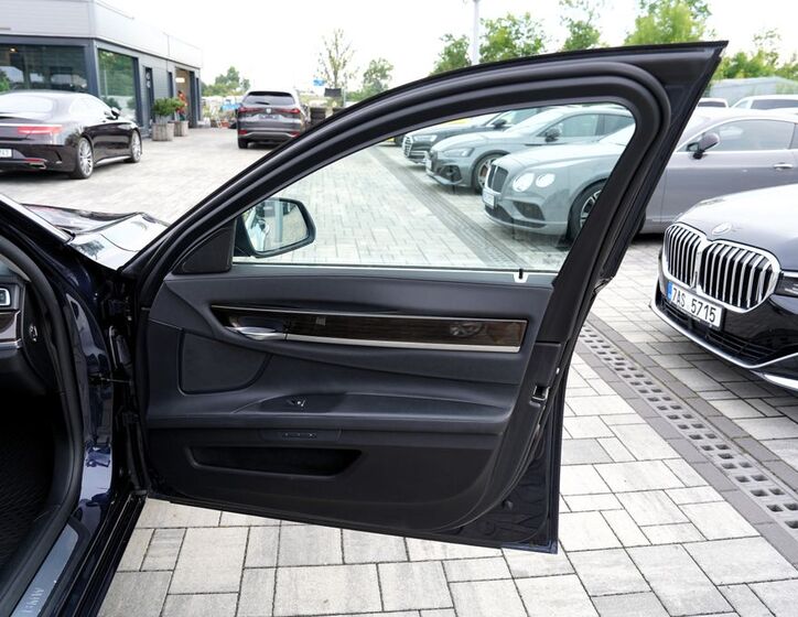 BMW Řada 7 18