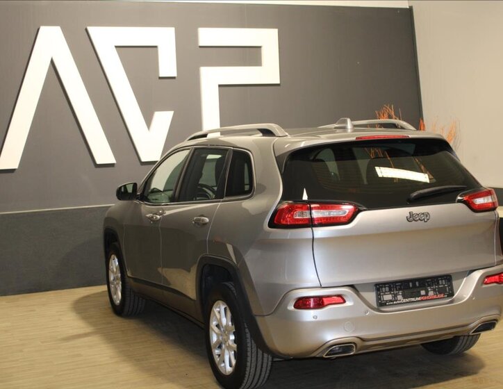 Jeep Cherokee SUV / Terénní 2,2 l 136 kw