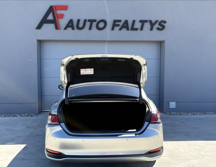 Lexus ES 300h Sedan / Limuzína 2,5 l 131 kw