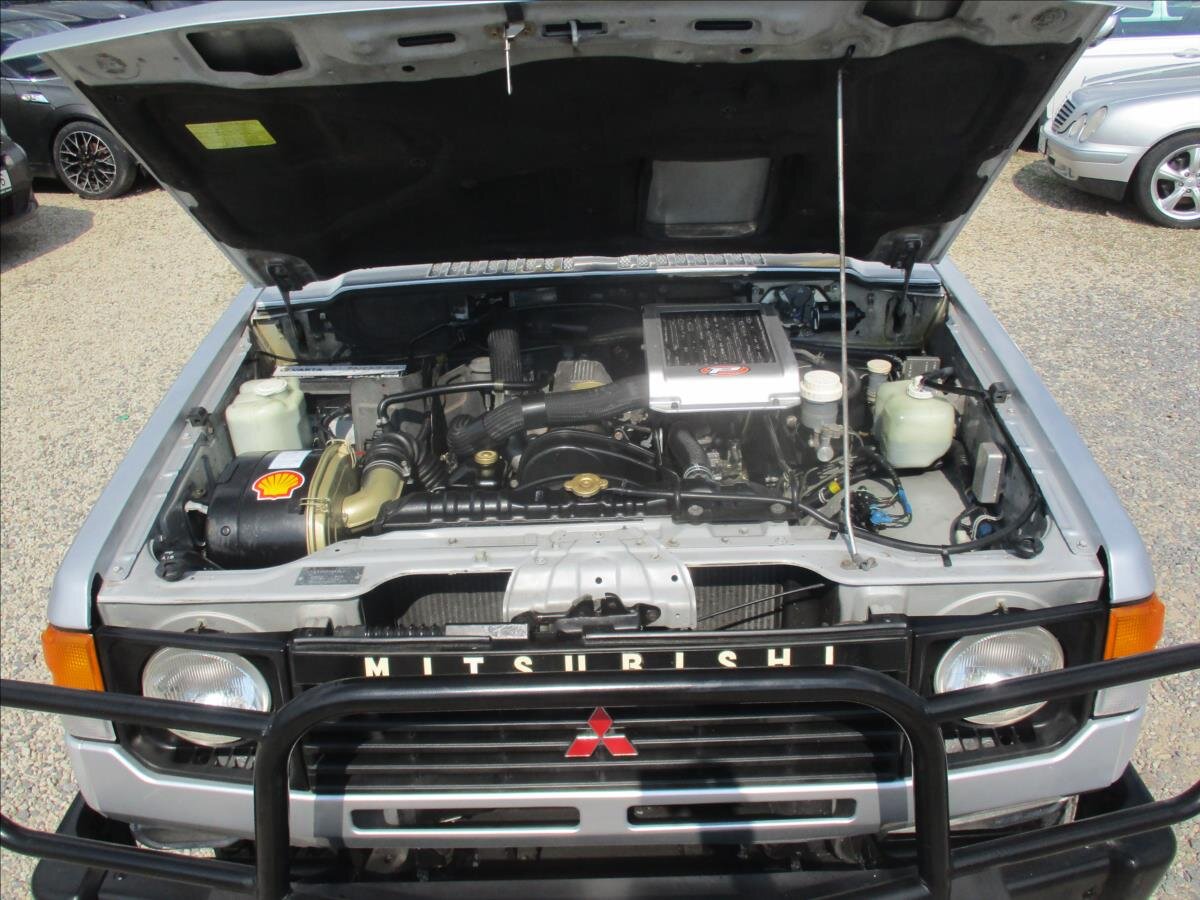 Mitsubishi Pajero SUV / Terénní 2,5 l 70 kw