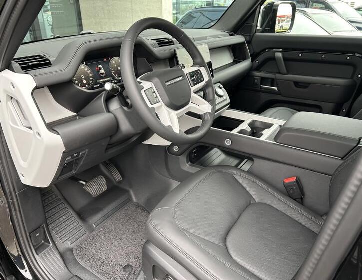 Land Rover Defender 7