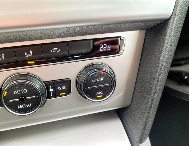 Volkswagen Passat Kombi 1,6 l 88 kw