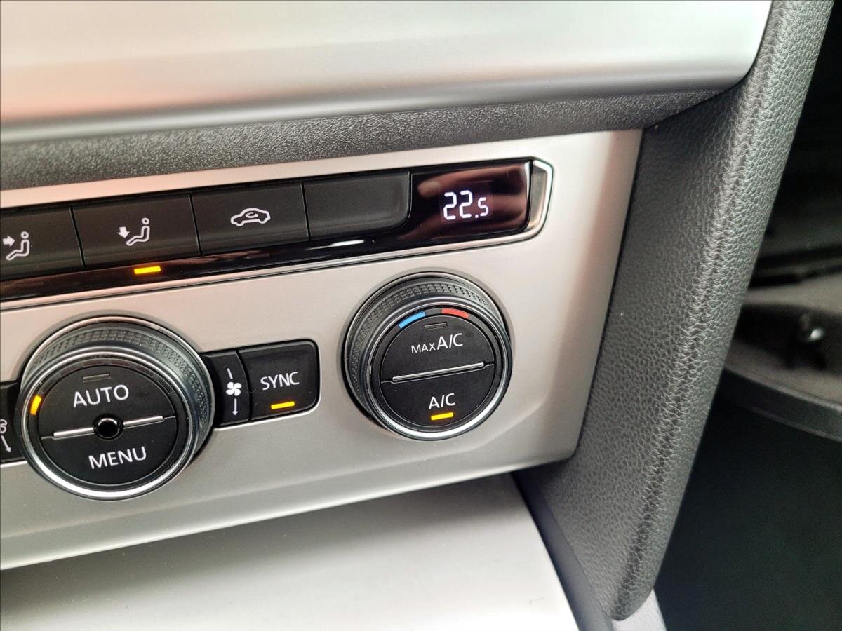 Volkswagen Passat Kombi 1,6 l 88 kw