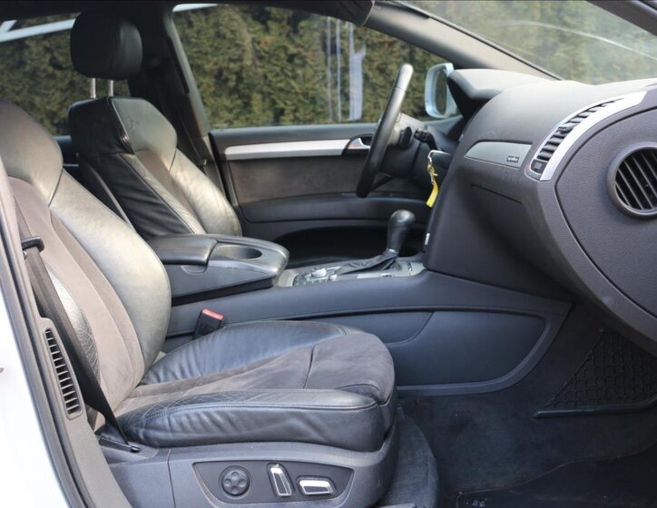 Audi Q7 Kombi 3,0 l 176 kw