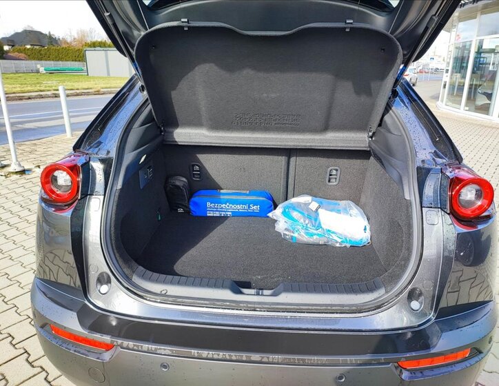 Mazda MX-30 SUV / Terénní 830,0 125 kw