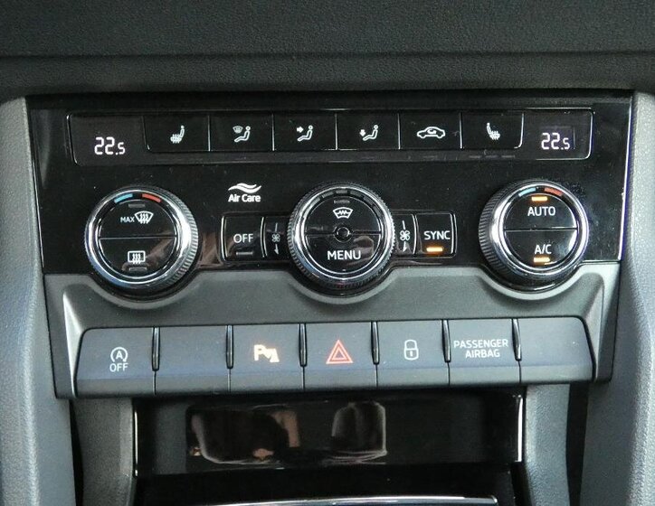 Škoda Karoq SUV / Terénní 1,5 l 110 kw