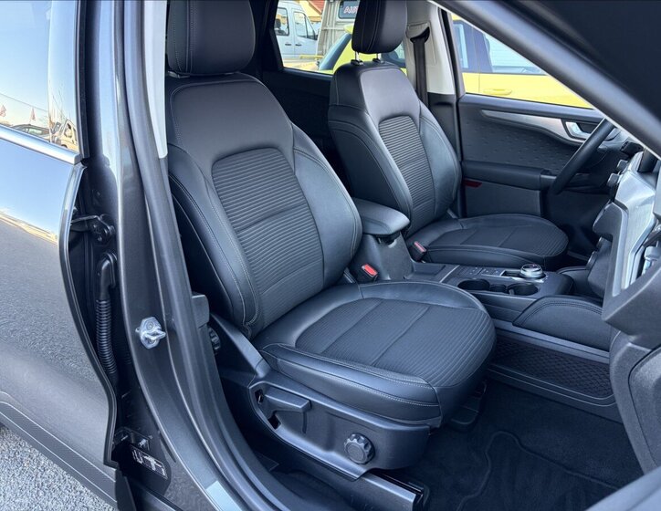 Ford Kuga SUV / Terénní 2,5 l 165 kw