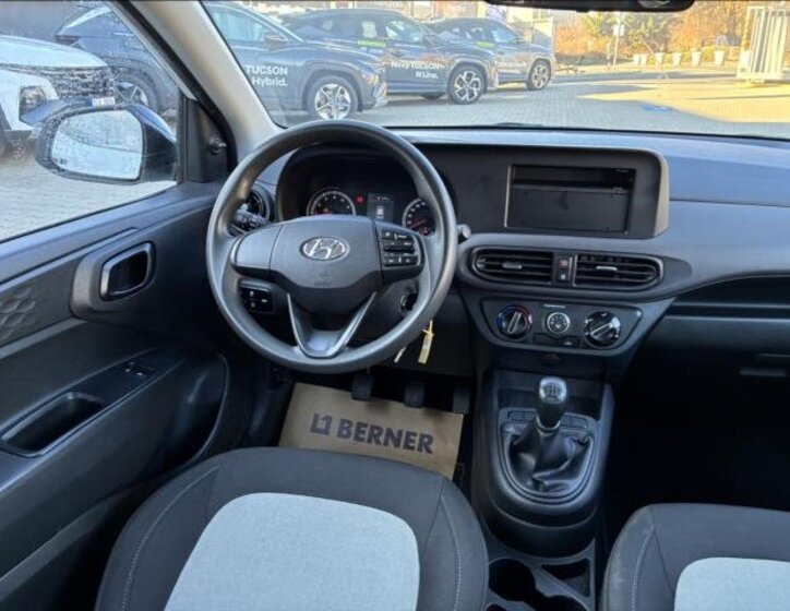 Hyundai i10 16