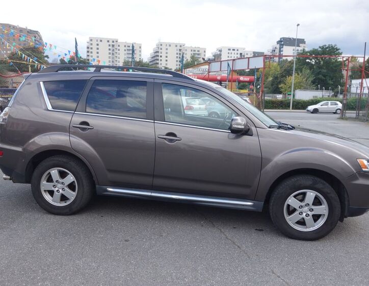 Mitsubishi Outlander 7