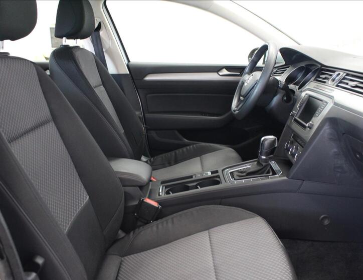 Volkswagen Passat 11