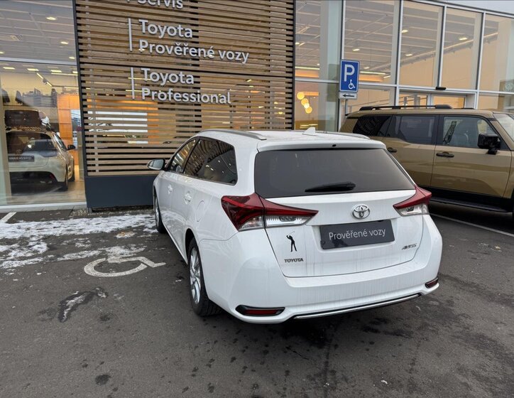 Toyota Auris Kombi 1,6 l 97 kw