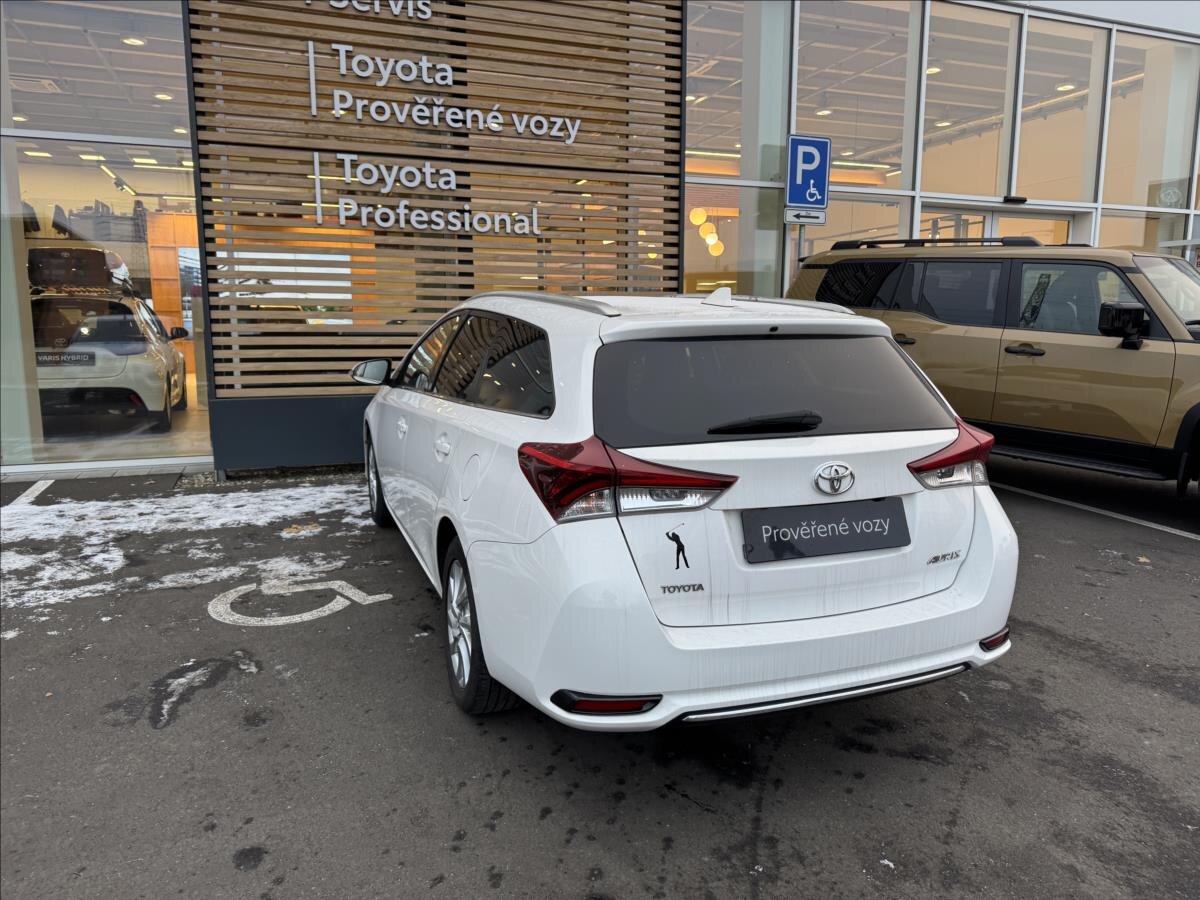 Toyota Auris Kombi 1,6 l 97 kw