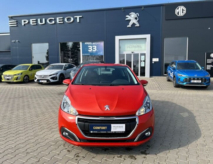 Peugeot 208 Hatchback 1,2 l 61 kw