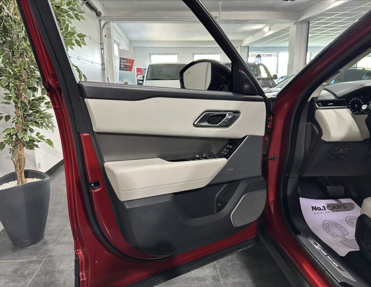 Land Rover Range Rover Velar SUV / Terénní 2,0 l 132 kw