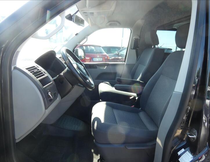 Volkswagen Transporter 9