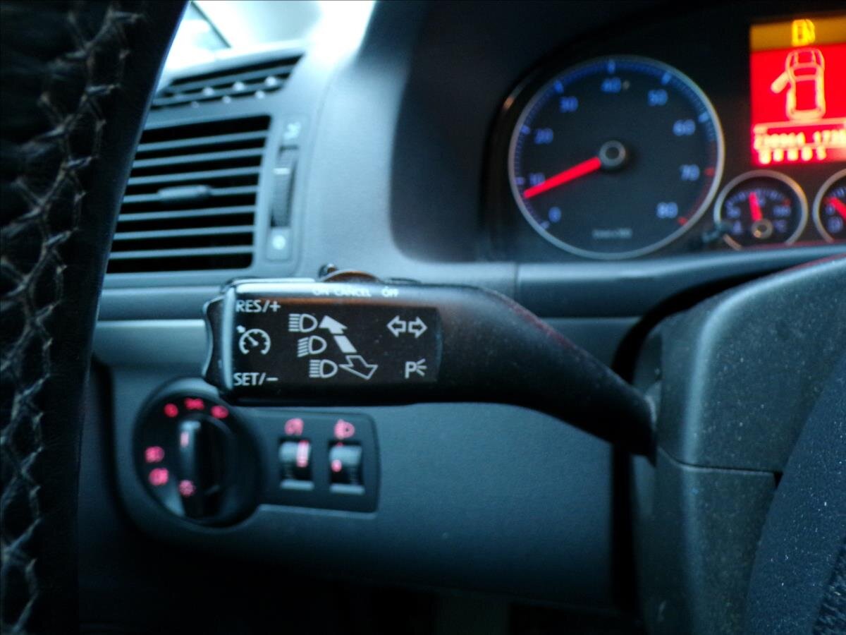 Volkswagen Touran Kombi 1,4 l 103 kw