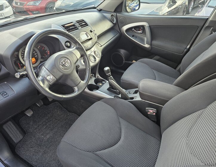 Toyota RAV4 Kombi 2,2 l 100 kw