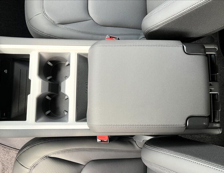 Land Rover Defender SUV / Terénní 3,0 l 147 kw