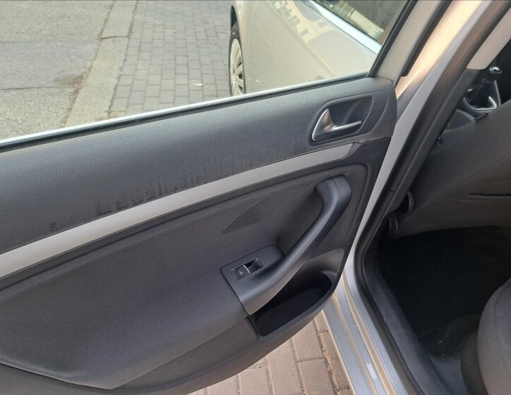 Volkswagen Golf Kombi 1,6 l 77 kw