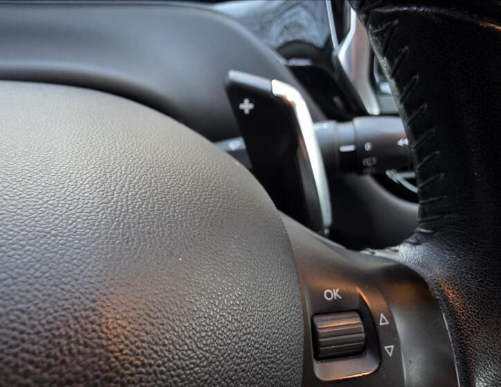 Peugeot 208 15