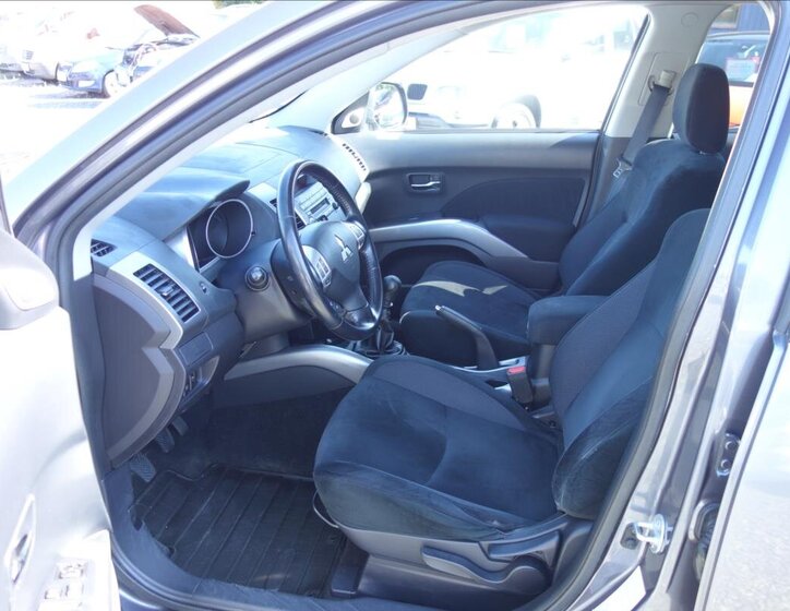 Mitsubishi Outlander SUV 2,0 l 103 kw