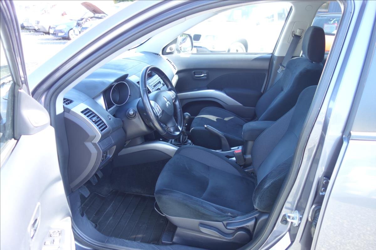 Mitsubishi Outlander SUV 2,0 l 103 kw