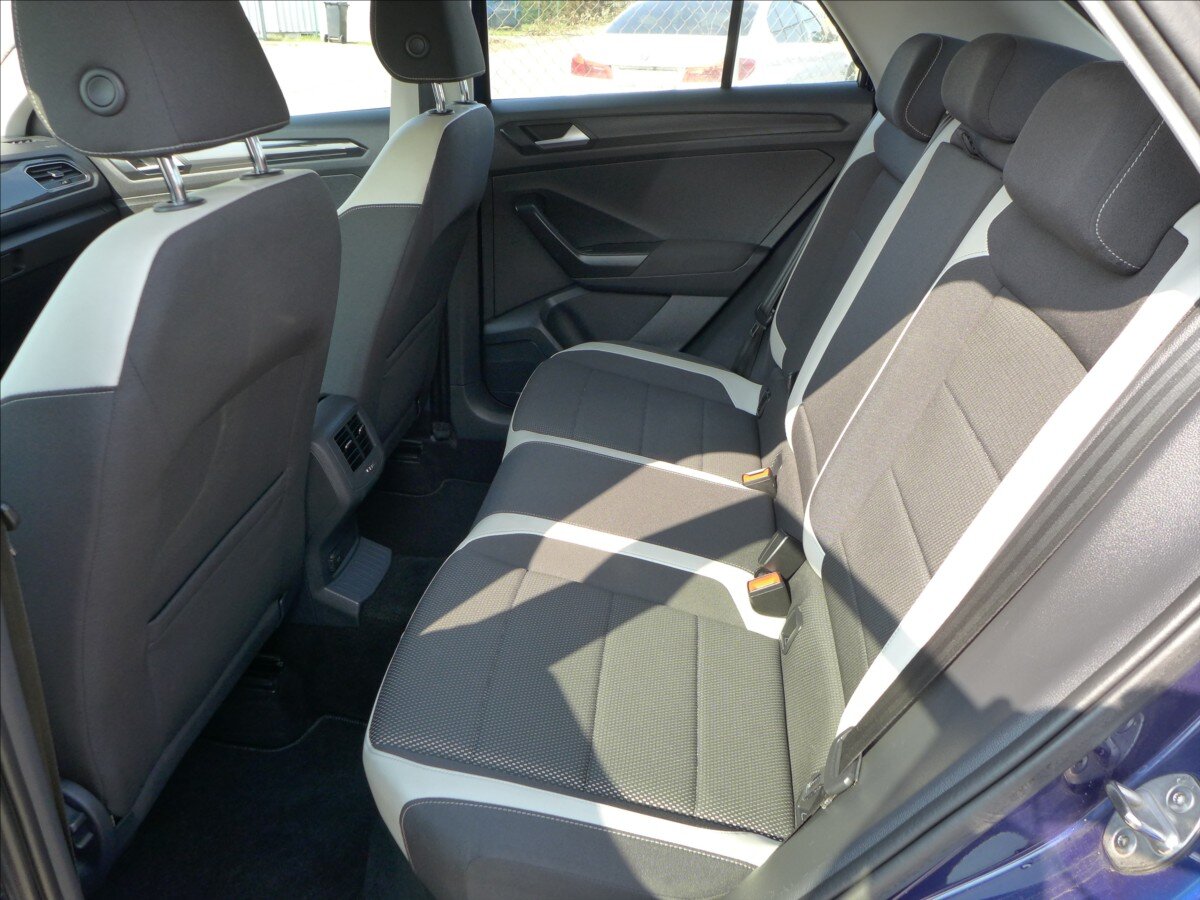 Volkswagen T-Roc SUV / Terénní 2,0 l 110 kw