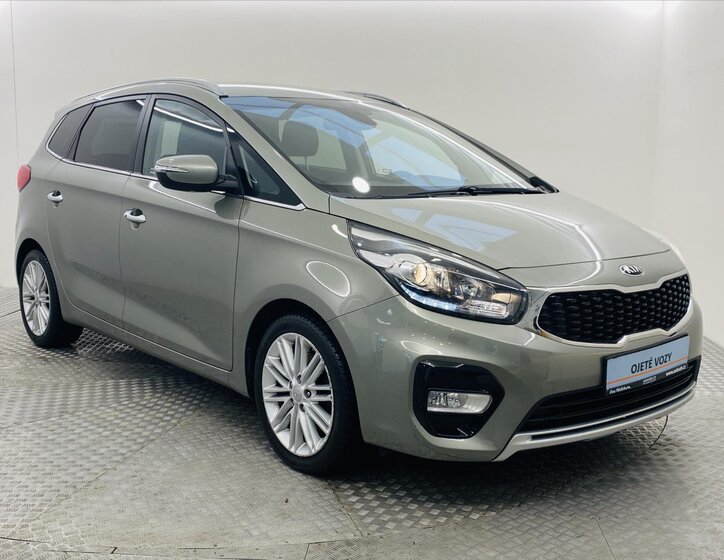 KIA Carens 25
