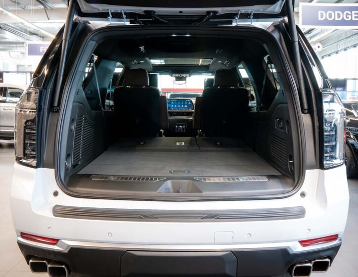 Chevrolet Suburban SUV 6,2 l 313 kw