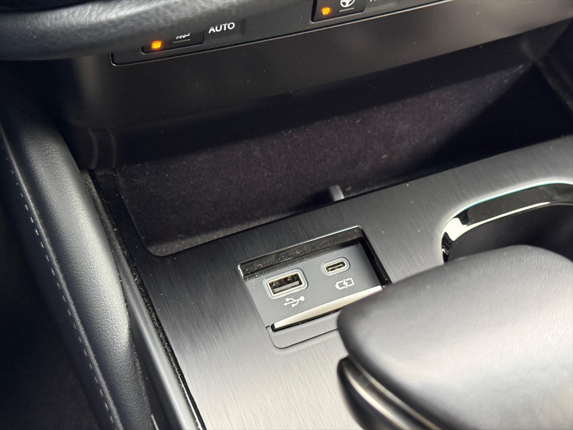 Lexus ES 300h Sedan 2,5 l 131 kw