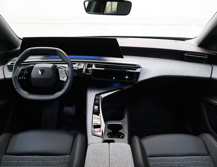 Peugeot 3008 SUV 1,2 l 100 kw